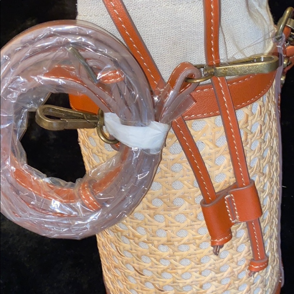 TOMMY BAHAMA RATTAN STRAW HANDMADE BUCKET BAG - Picture 5 of 5